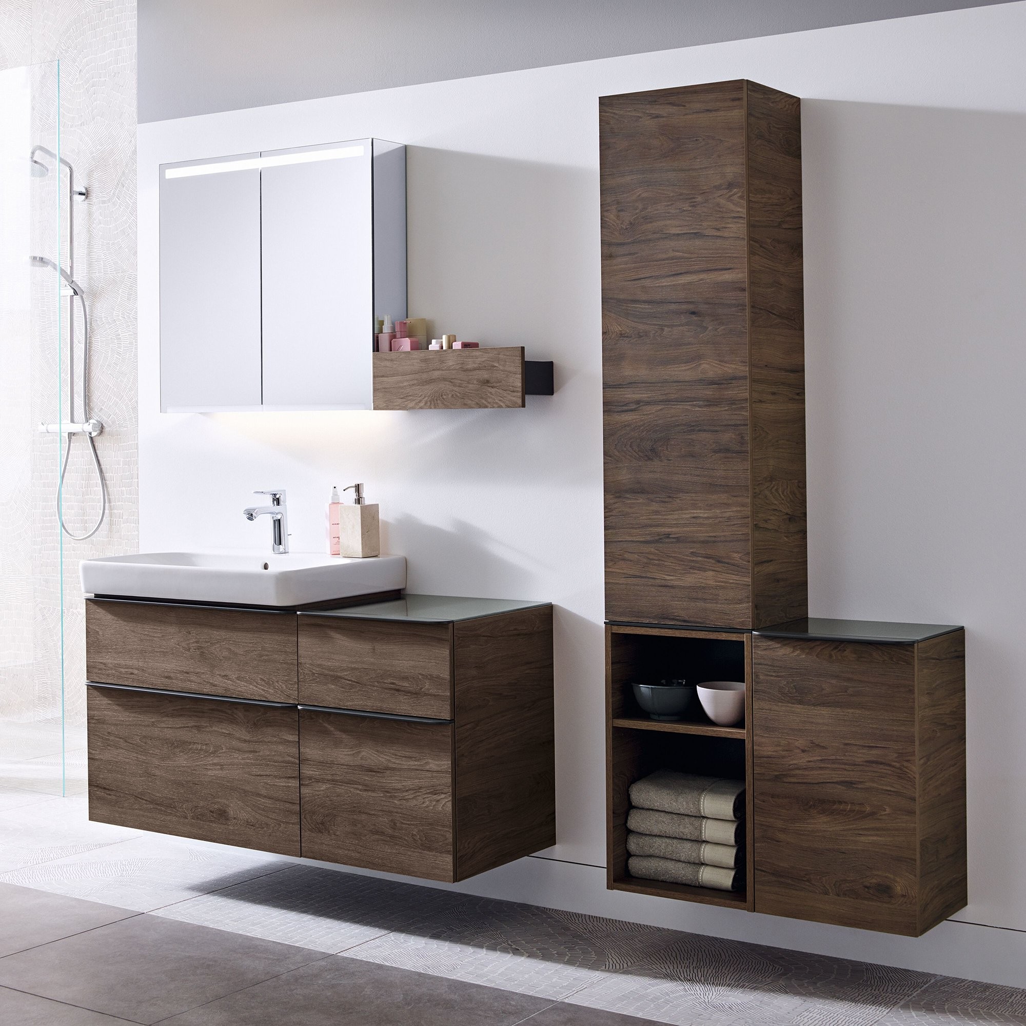 2019 bathroom 06 c with light geberit smyle 1to1