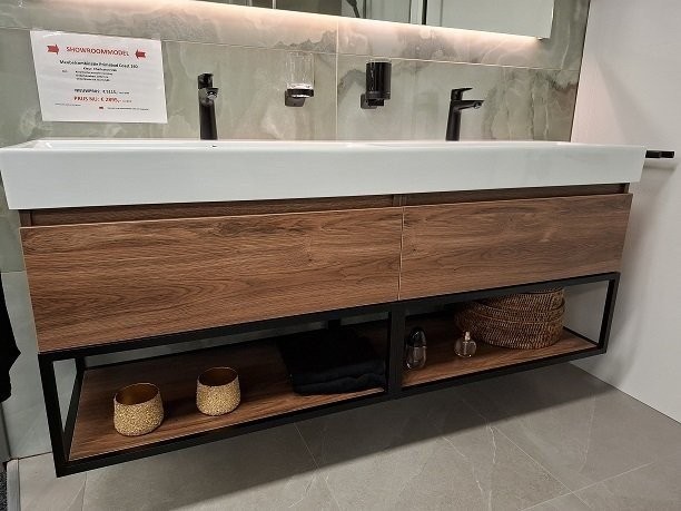 VOOR €2895,-